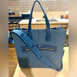 New Michael Kors Jet Set Travel Signature Collection Tote w/crossbody strap